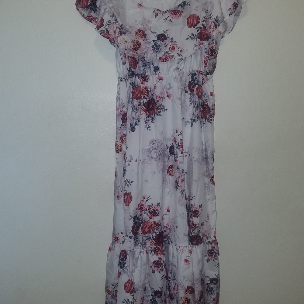 Elegant Floral Cold-Shoulder Maxi Dress - Picture 4 of 6
